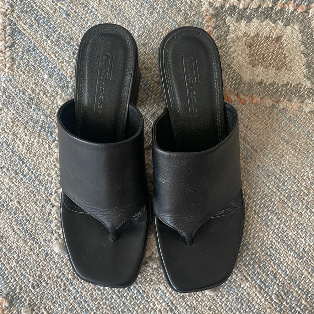 ASOS Design Black Toe Post Thong Block Heel Sandals